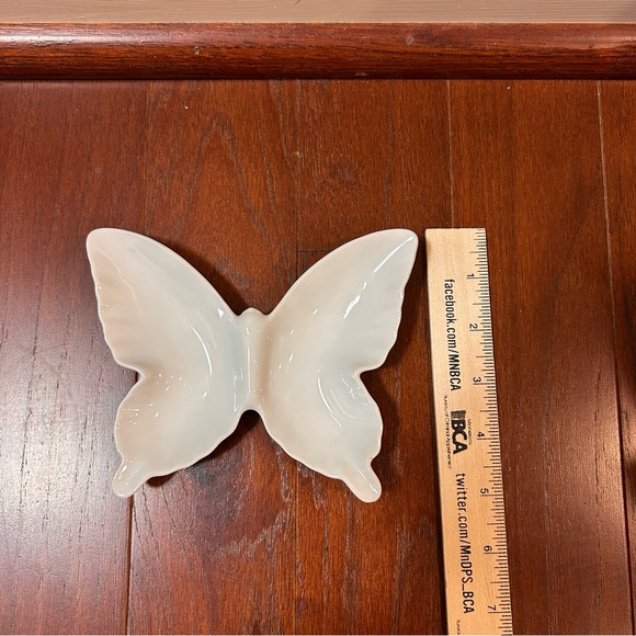 Vintage Takahashi Co White Porcelain Butterfly Shaped Trinket Dish 6x5” Japan. - Picture 4 of 7